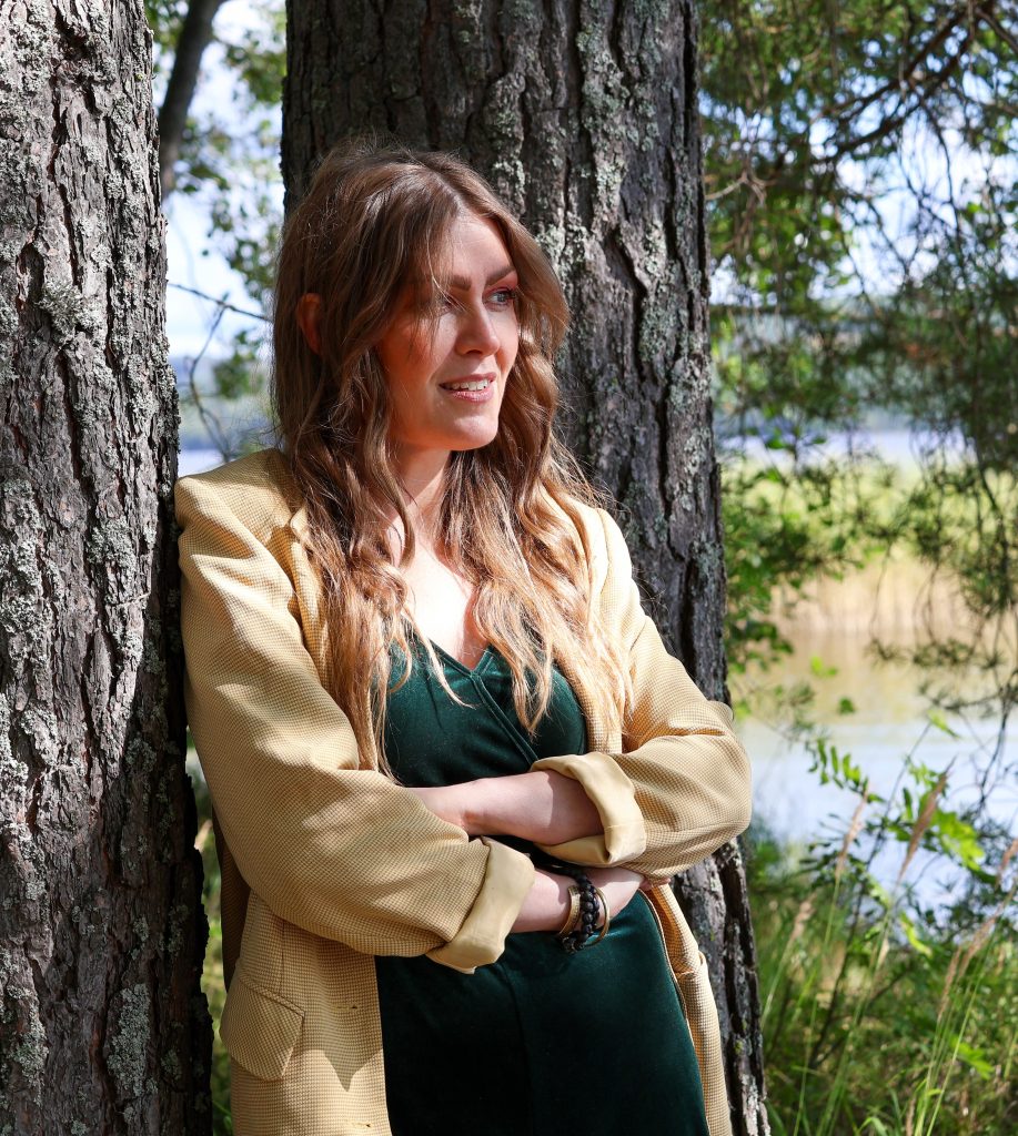 12-jaollinen värianalyysi autta sinua löytämään parhaat värisävysi Jyväskylässä